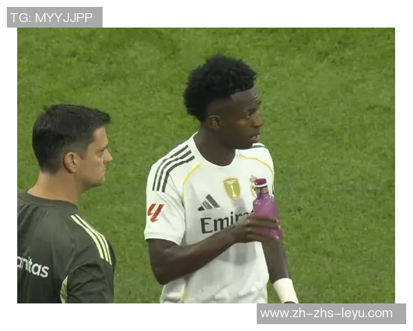 一日三大新闻巴黎对姆巴佩发声皇马引进新星巴萨免签佩剑引发西甲震荡